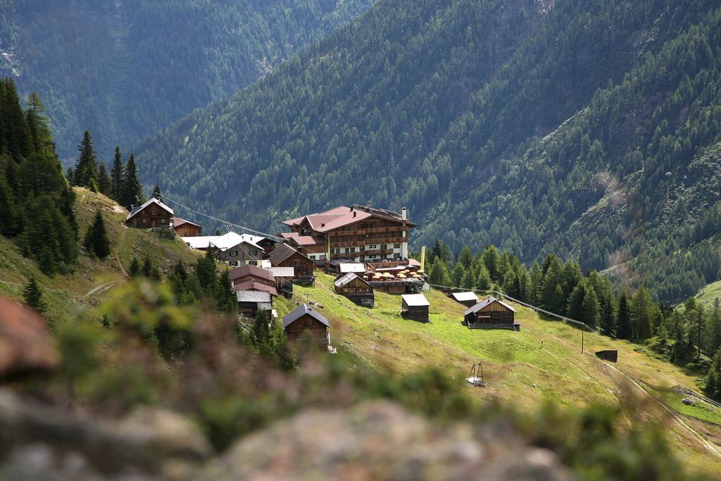 Ferienclub Silbertal - Almhütten Sölden Habitación foto