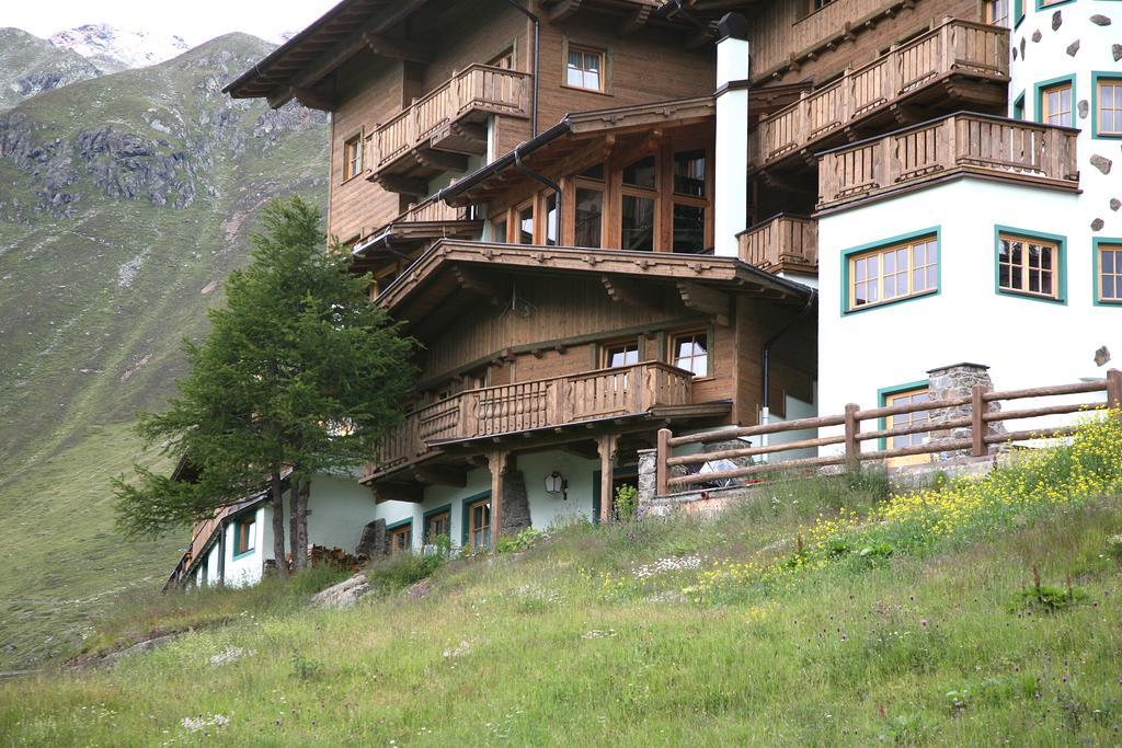 Ferienclub Silbertal - Almhütten Sölden Habitación foto